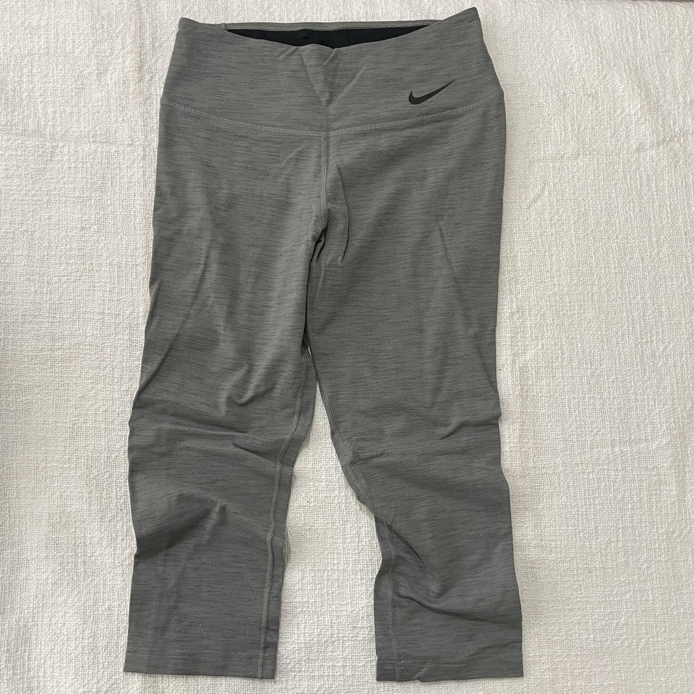 Nike Women's Small Leggings Dri Fit Gray Cropped Compression Gym Running‎
